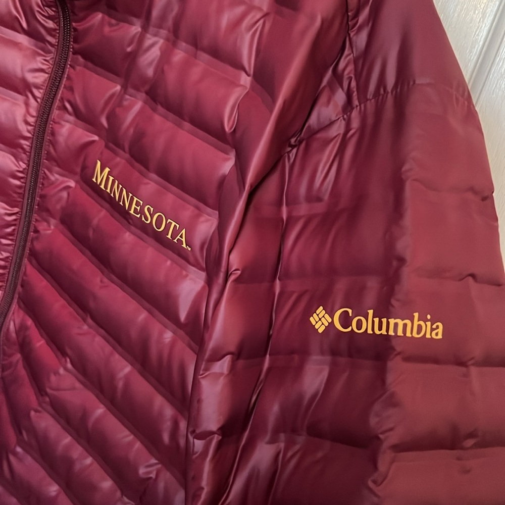 Columbia Minnesota Gophers puffer and hat EUC - Picture 4 of 13